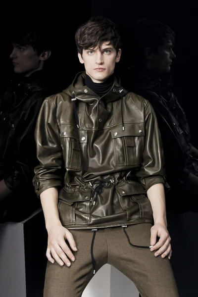 Look 1